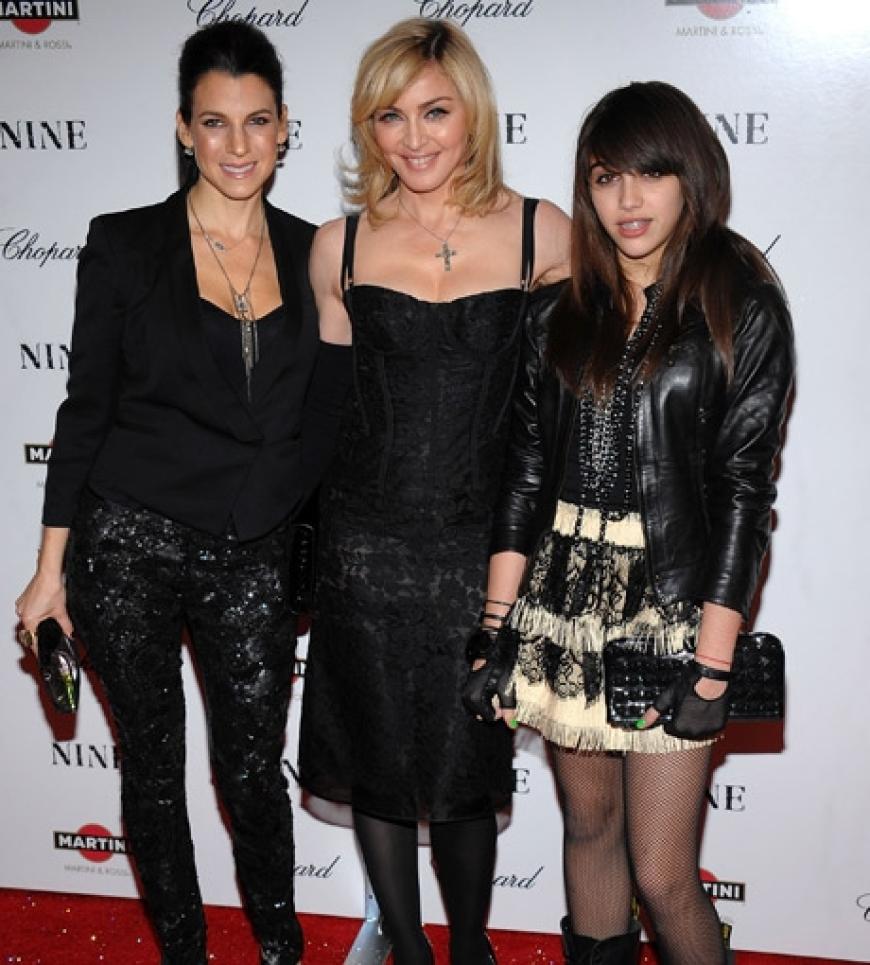 Jessica Seinfeld, Ehefrau von US-Komiker Jerry Seinfeld, posiert mit Madonna und Lourdes