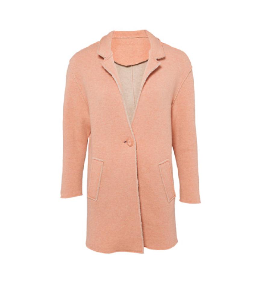 Flauschig: apricot farbener Mantel über asos.de, ca. 120 Euro