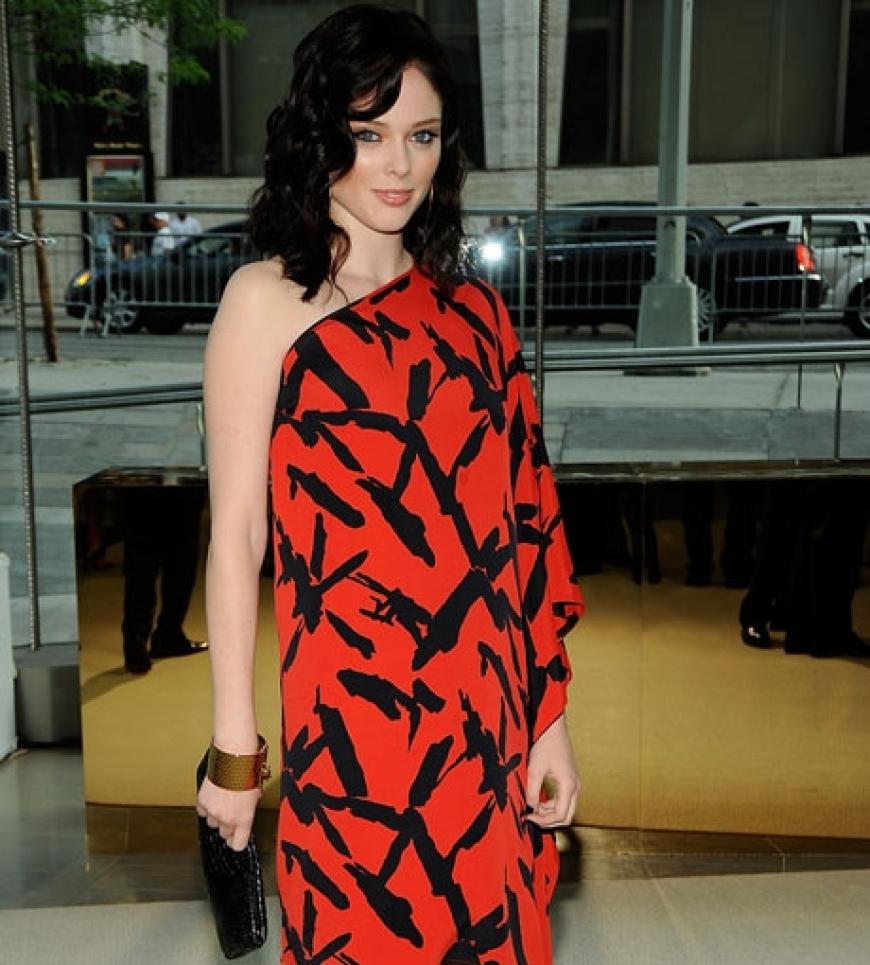Model Coco Rocha, die ihre neue Haarfarbe präsentierte