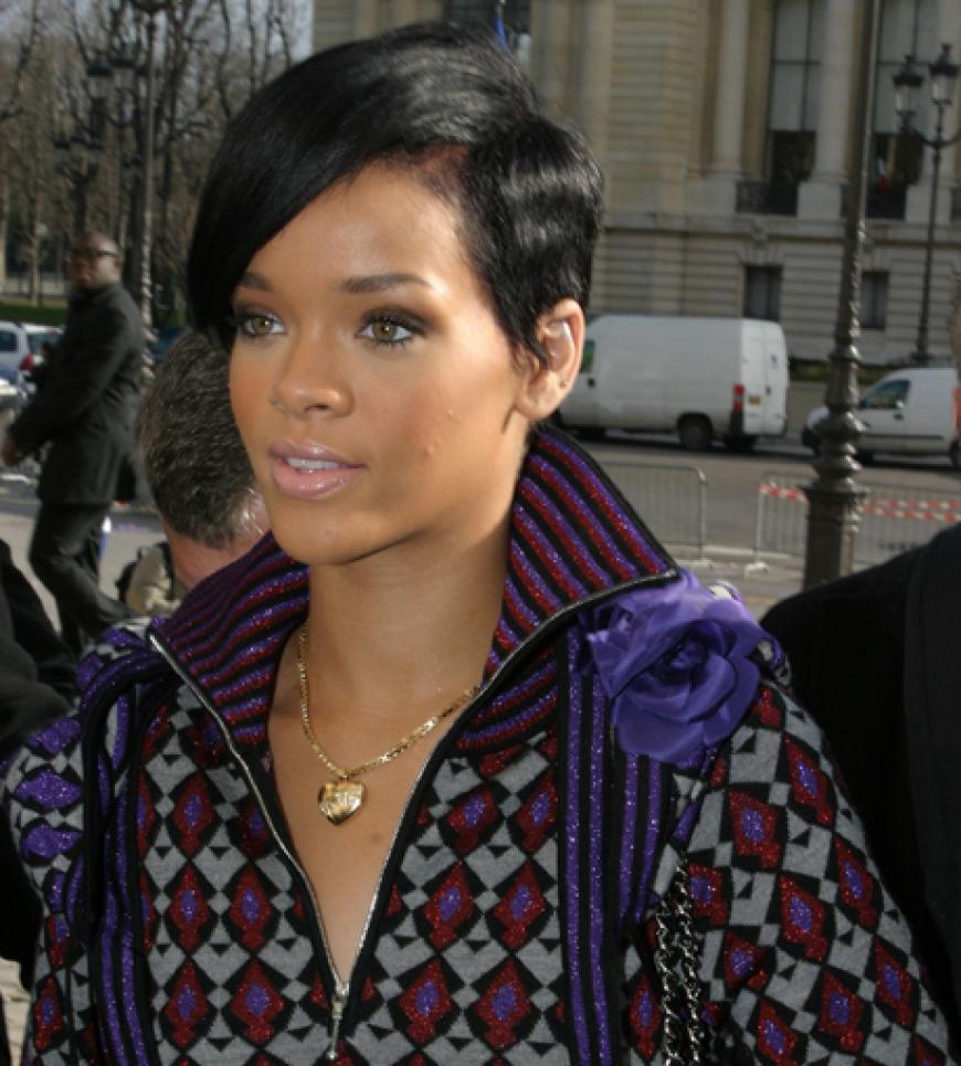 Kurze Haare, lange Haare, blond, braun, schwarz, rot: Rihanna liebt das Ausprobieren und ihren Look zu verändern