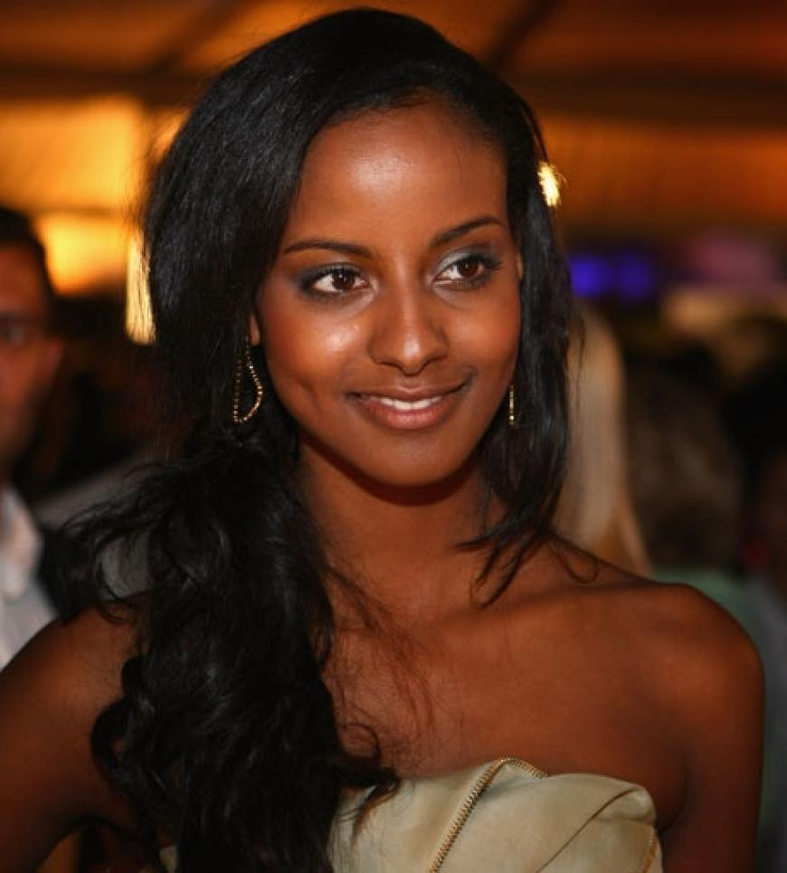 Sara Nuru lächelt noch ein wenig schüchtern