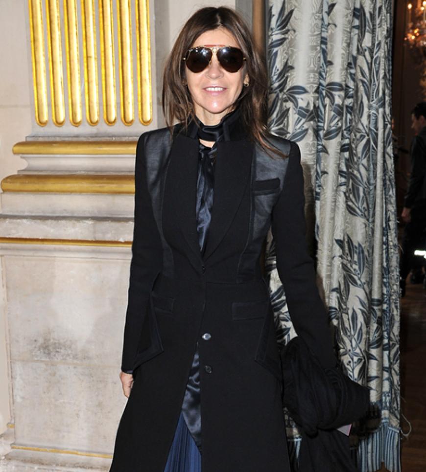 Die ehemalige Chefredakteurin der französischen Vogue, Carine Roitfeld, ist noch immer ein gern gesehener Gast auf den Schauen
