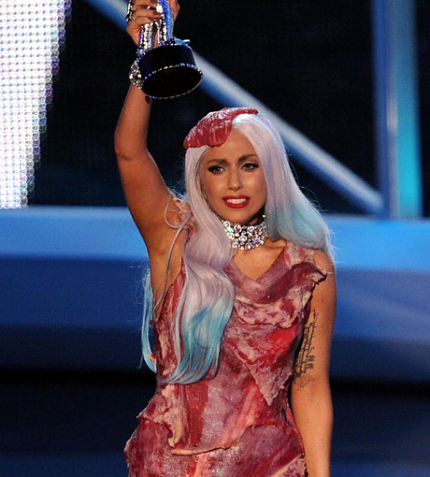 Legendär! Bei den MTV Video Music Awards im September 2010 schockte Lady GaGa mit ihrem Fleisch-Outfit