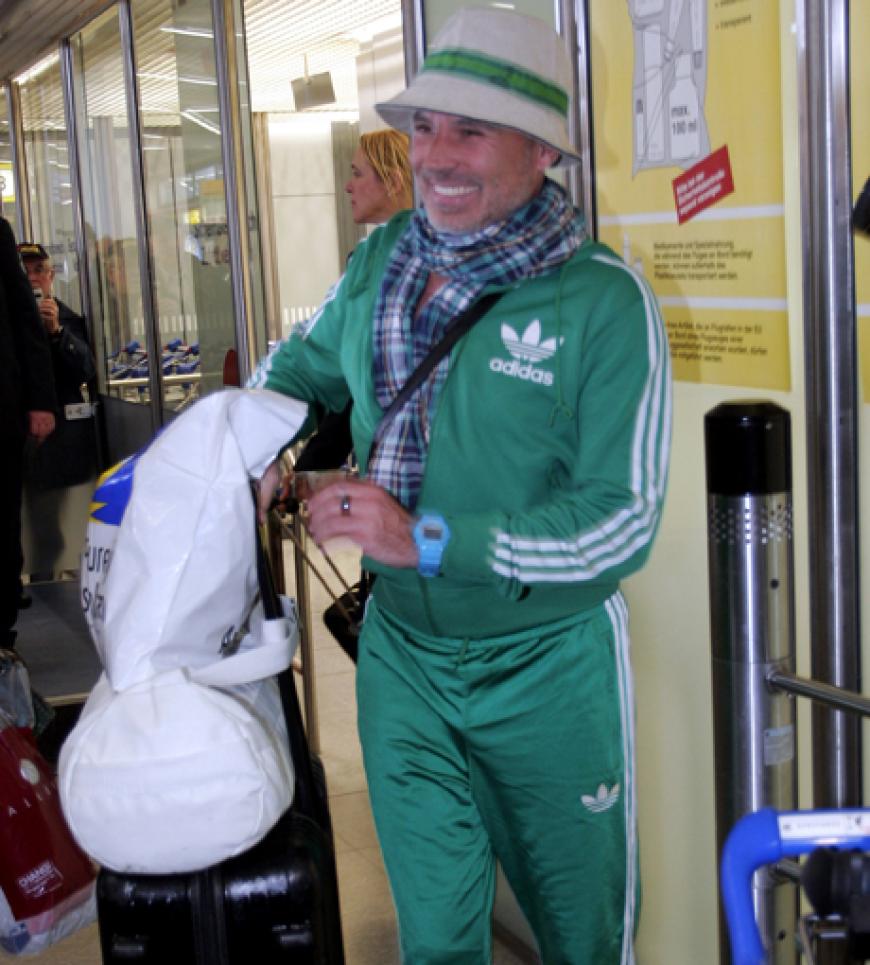Ganz lässig im Jogging-Outfit und allerbester Laune kam Froonck Mattheé in Berlin an
