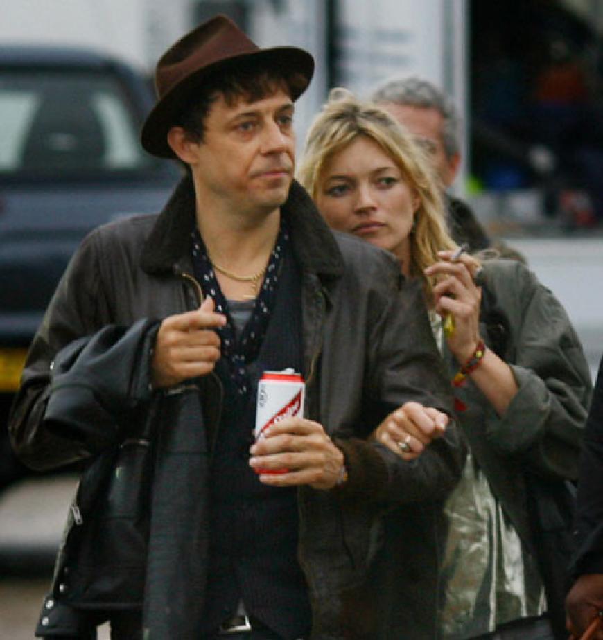 Haben sie nun oder nicht? Angeblich sollen sich Kate Moss und Jamie Hince im August auf Sizilien das Ja-Wort gegeben haben ...