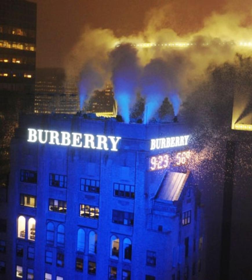Das Burberry-Gebäude in New York erstrahlte
