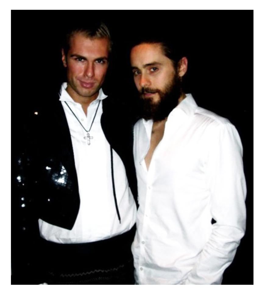 Durch eine gemeinsame Freundin in Los Angeles habe ich Jared Leto kennengelernt. Überrascht hat er mich als angeblich überzeugter Veganer dann schon einige Male, als er mit Thunfisch-Sashimi um die Ecke kam