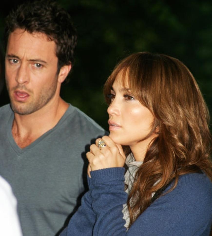 Dieser wird gespielt von Alex O Loughlin