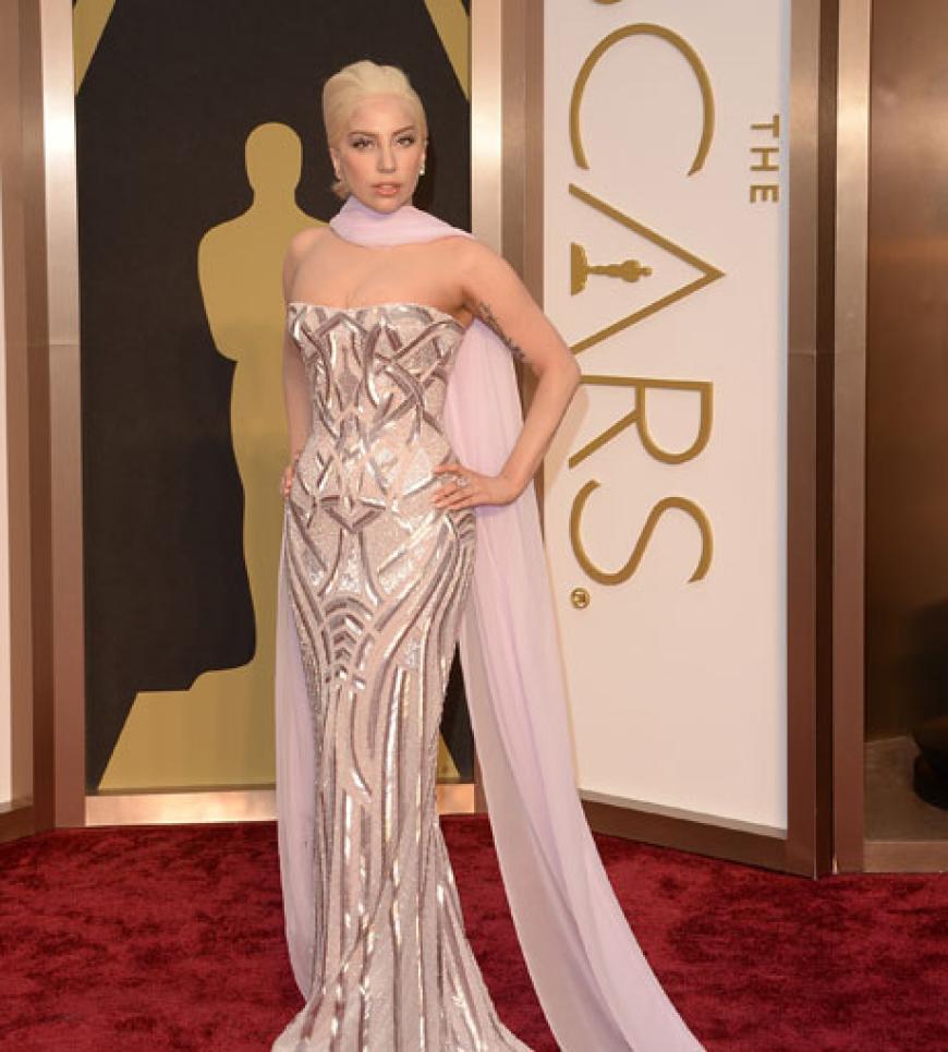 Sie kann auch klassisch! In einer edlen, bodenlangen Robe präsentierte sich Gaga bei der Oscar-Verleihung 2014