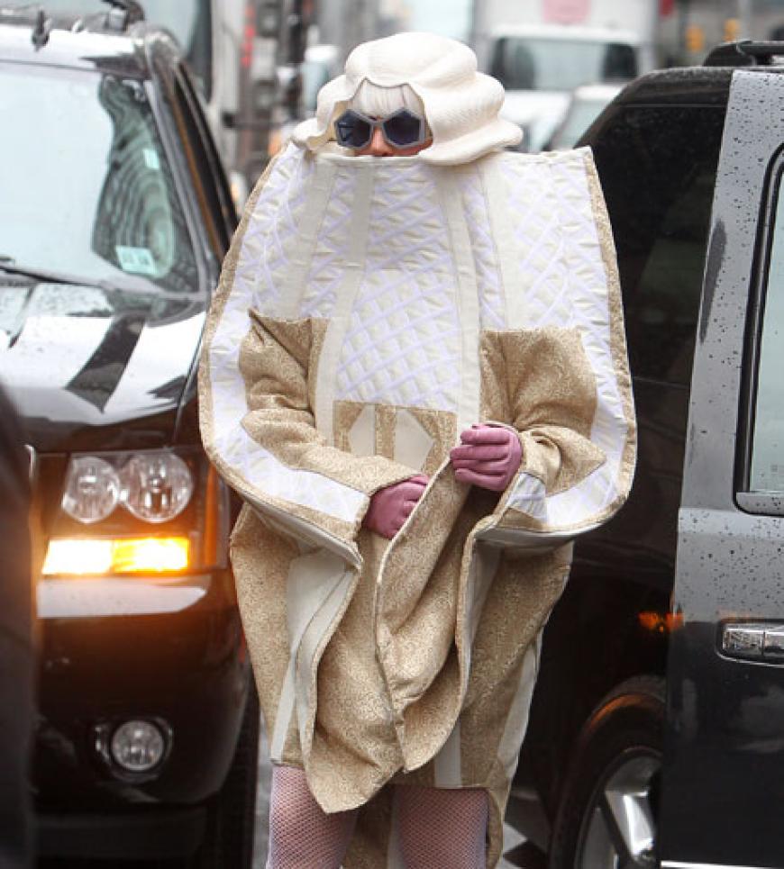 Musikgenie - Bei diesem Outfit im Januar 2014 orientiert sich Gaga an Wolfgang Amadeus Mozart