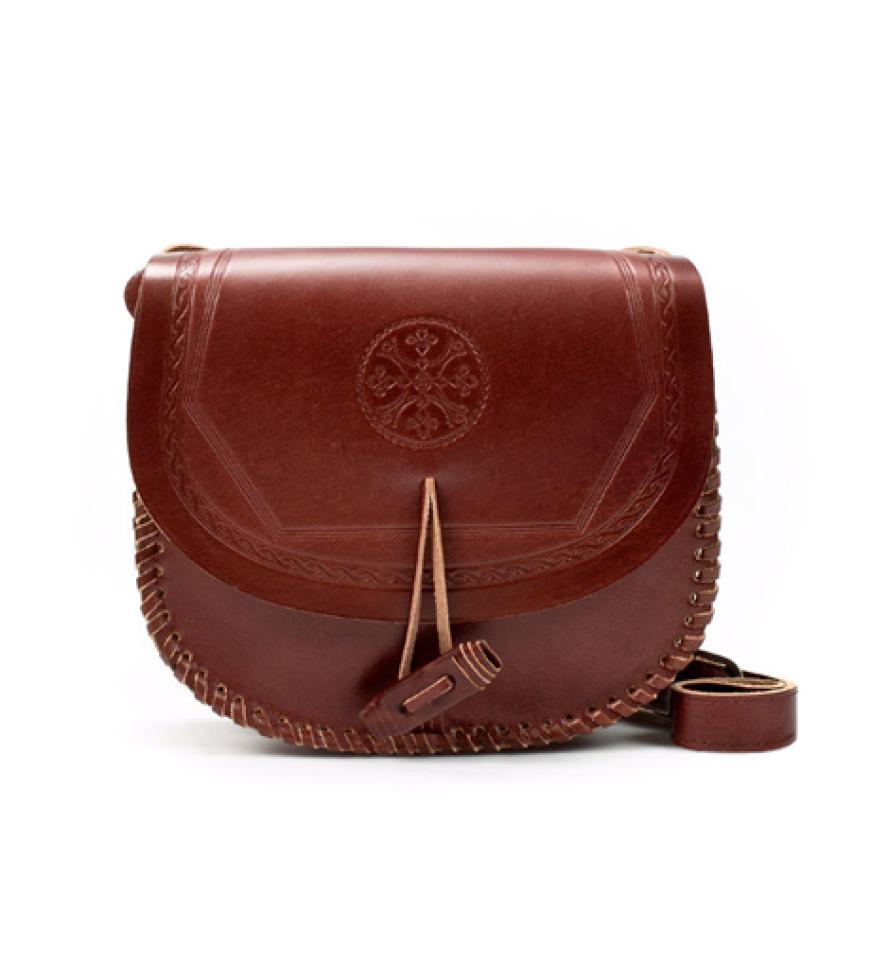 Ledertasche mit Zierprägung von Zara, ca. 40 Euro 