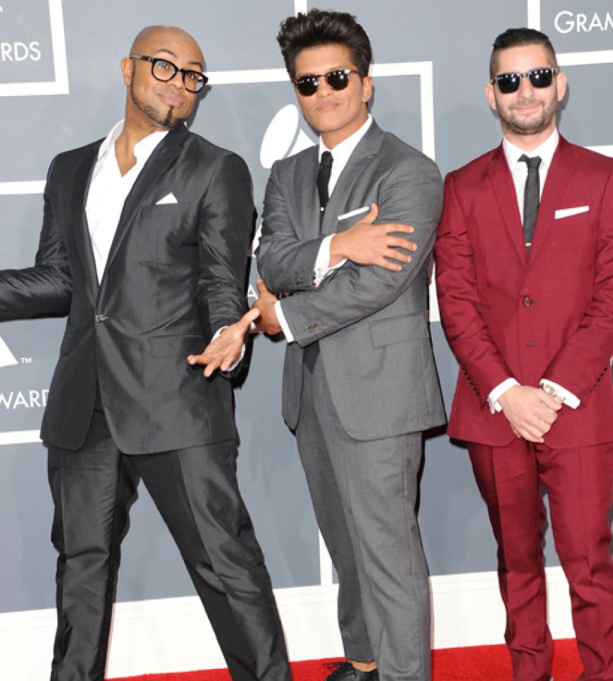 Bruno Mars kam mit seinen Jungs an