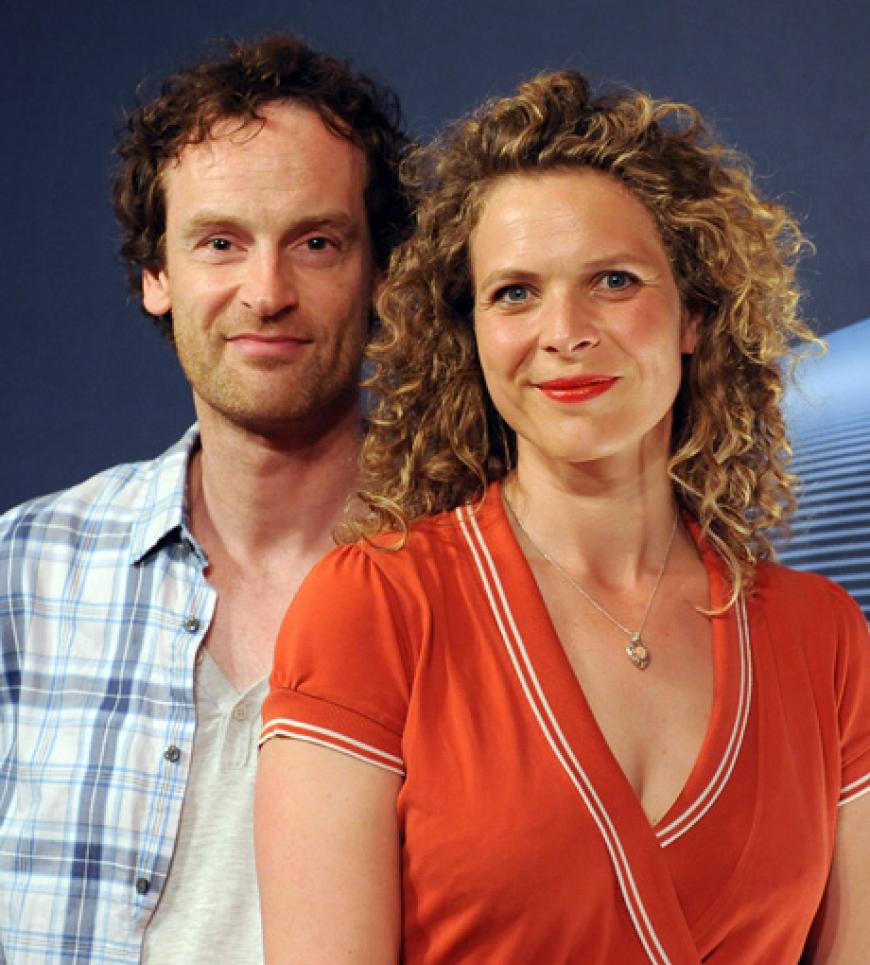 Privat ist es besser um den Schauspieler bestellt: Hartmann lebt mit Frau Simone (r.) und seiner Tochter in Potsdam