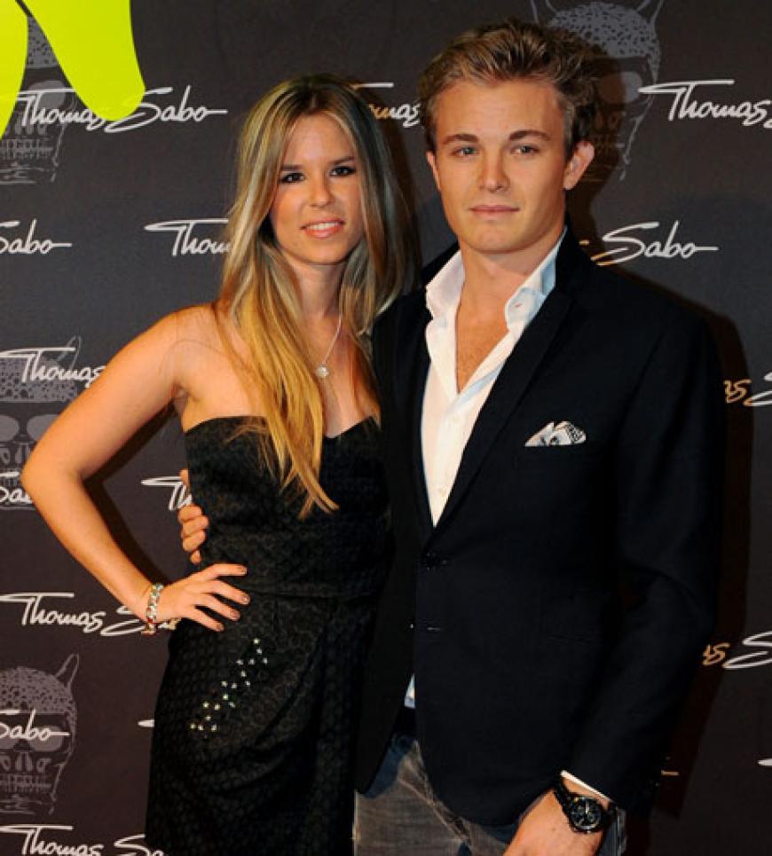Formel 1-Pilot Nico Rosberg machte mit seiner hübschen Freundin Vivian Sibold einen kurzen Boxenstop im Berliner Soho House