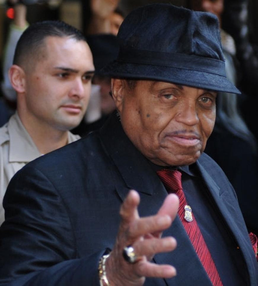 Joe Jackson warf er seiner Frau Katherine vor, Mitschuld am Tod des Sohnes zu haben. Ob seine Verbitterung über die Nichtberücksichtigung im Testament seines Sohnes zu dieser Aussage geführt hat?