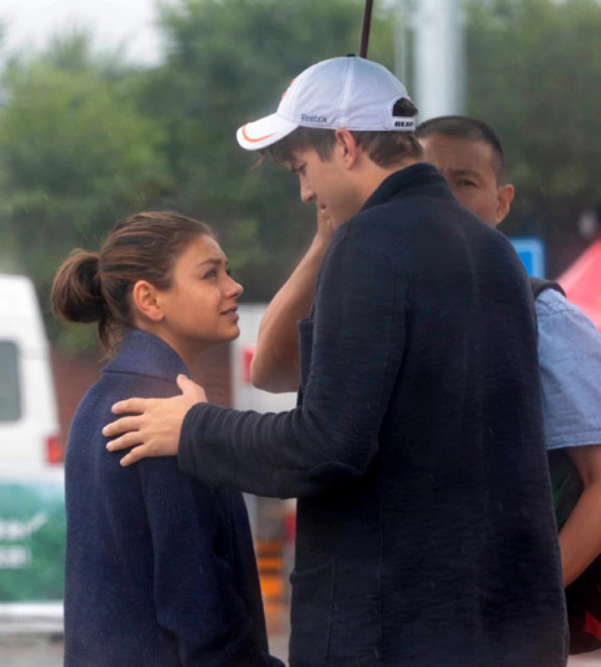 Süßes Paar: Ashton Kutcher und Mila Kunis in Freizeit-Dress in Peking