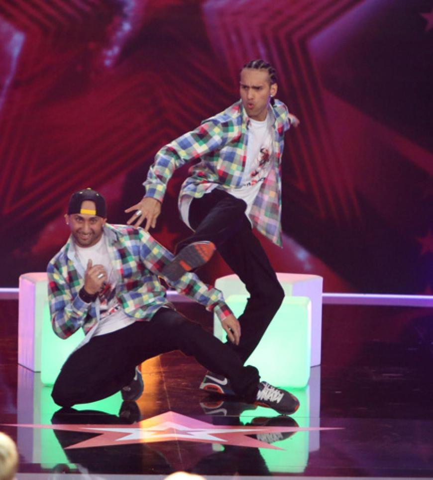 Die beiden Brüder Tommy und Ratko Pavlovic konnten mit ihrer coolen Tanz-Performance, einer Mischung aus Popping, Locking und Hip-Hop, die Jury überzeugen und haben es ins Halbfinale geschafft
