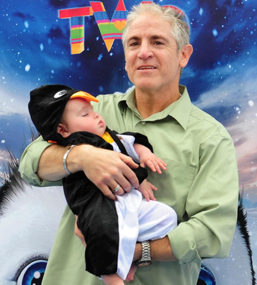 Ebenfalls mit Baby unterwegs: Schauspieler Carlos Alazraqui (spricht den