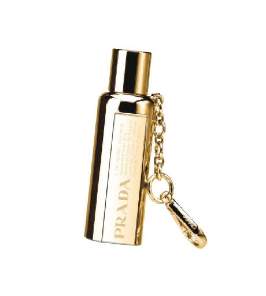Duft-Tipp: L Eau Ambree Parfum De Sac mit Zitrone, Mairose und
Amber. Von Prada, EdT, limitiert, 3 x 10 ml, ca. 71 Euro