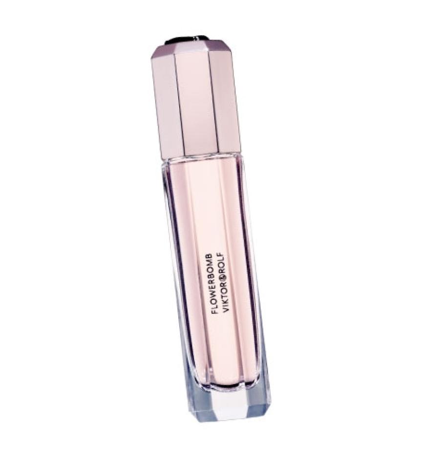 Für die Handtasche: Flowerbomb mit Berga´motte, Freesie und Patschuli von Viktor und Rolf, Pocketspray EdP, 4 x 15 ml, ca. 95 Euro