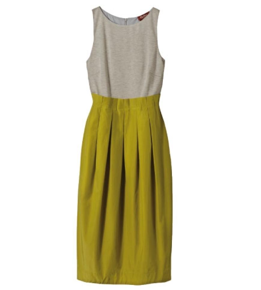 Oder doch lieber das zweifarbige Etuikleid mit Faltenrock von Max Mara? Kleid im Materialmix, ca. 270 Euro