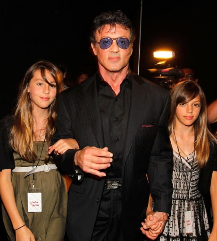 Familienausflug: US-Star Sylvester Stallone brachte seine beiden Töchter mit nach Los Angeles. Immerhin wurde er für seine lange Kino-Karriere geehrt
