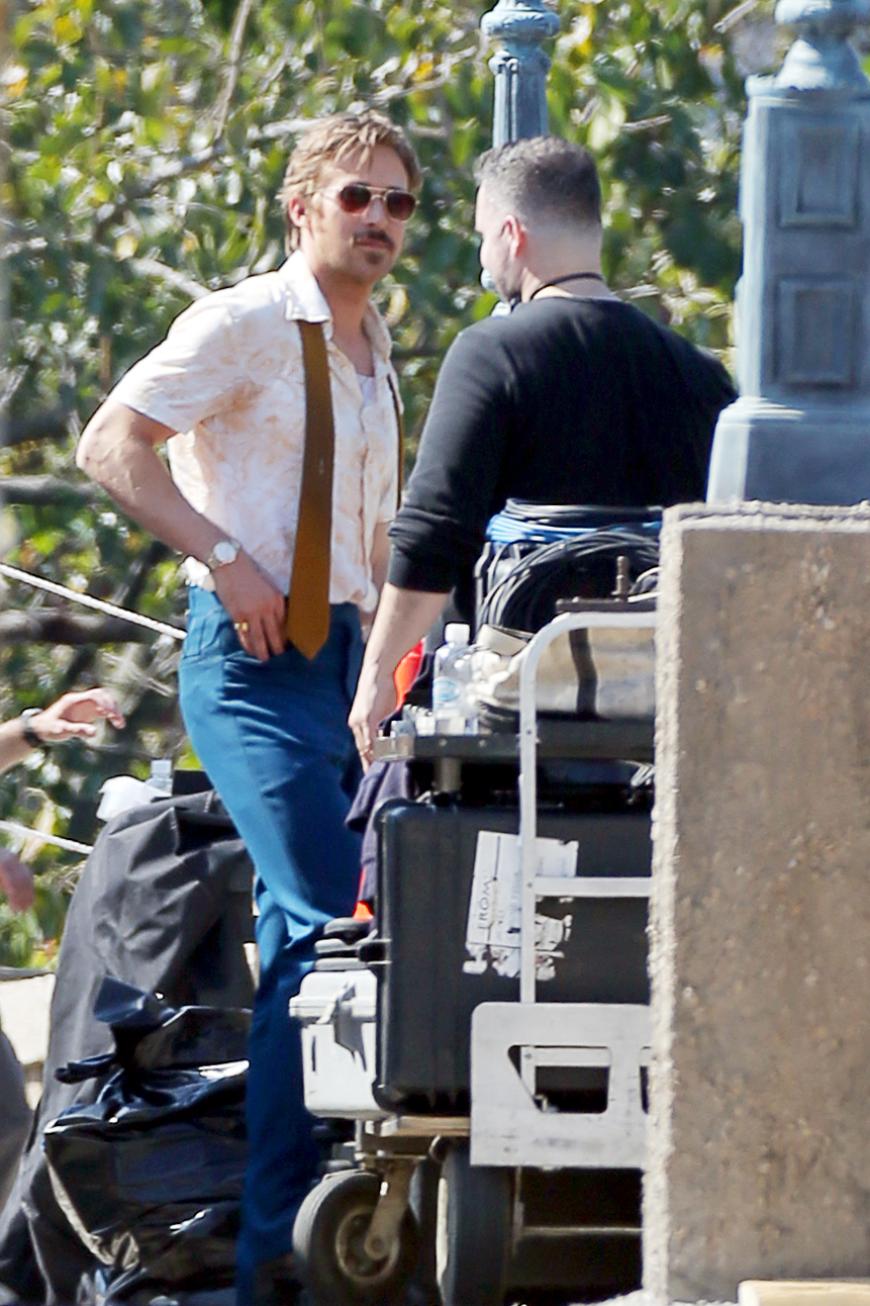 Ryan Gosling im 70er-Look am Set von