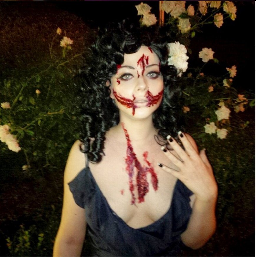 Gruuuuselig! Auch Michelle Trachtenberg zeigt sich an Halloween von ihrer schaurigen Seite