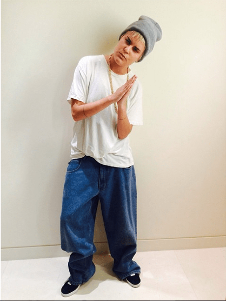 Nanu, hat sich Tallulah Willis etwa einen anderen Star als Halloween-Vorbild herausgepickt? Die Schauspielerin hat sich tatsächlich als Justin Bieber verkleidt. Oder doch eher Eminem?