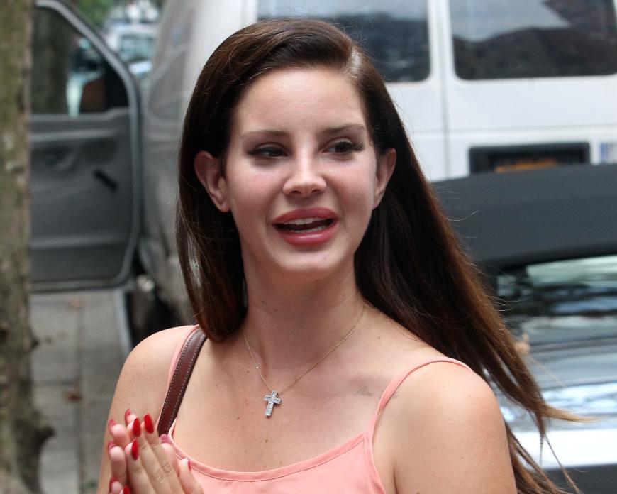 Lana del Reys Gesicht wirkt gar nicht mehr natürlich