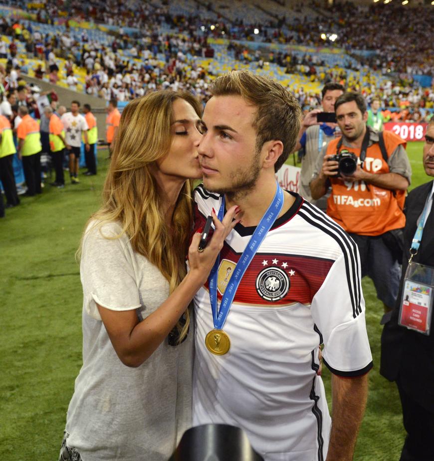 Ann-Kathrin Brömmel mit Freund Mario Götze bei der WM 2014