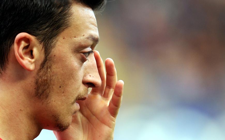 Mesut Özil ist tieftraurig über die Trennung von Mandy. Versucht er jetzt, sie zurückzugewinnen?