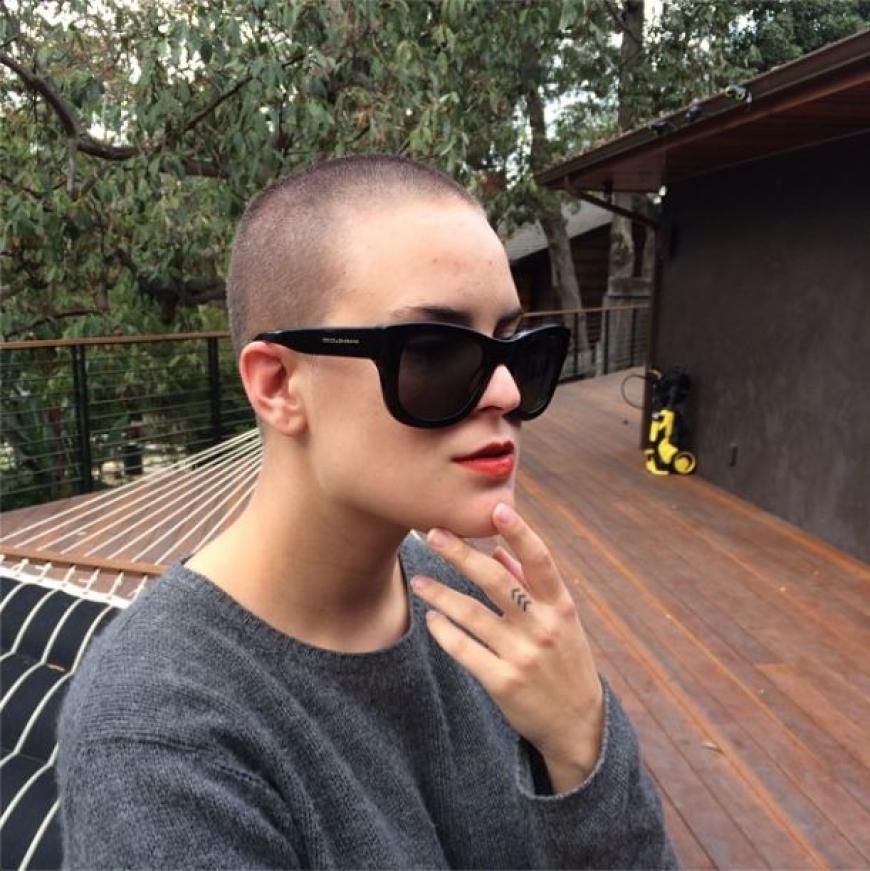 Ganz neuer Look: Tallulah Willis mit Kahlrasur