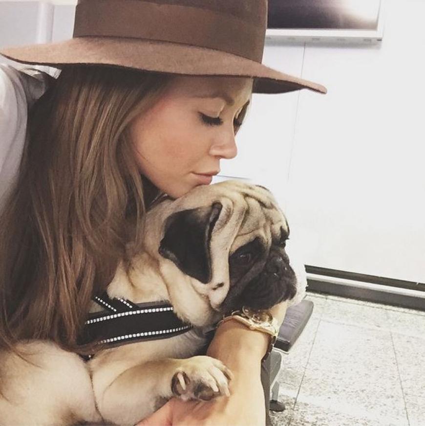 Mandy und ihr Mops, Mr. Capone Capristo gehen durch dick und dünn.