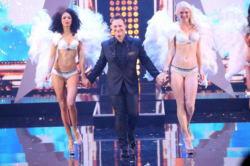 Furioser Auftritt: Guido Maria Kretschmer läuft zur "Supertalent"-Finalshow ein. Nächstes Jahr will er weniger arbeiten.