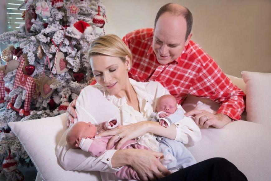 ... präsentierte das Fürstenpaar Gabriella und Jacques bei einem Fototermin der Öffentlichkeit.