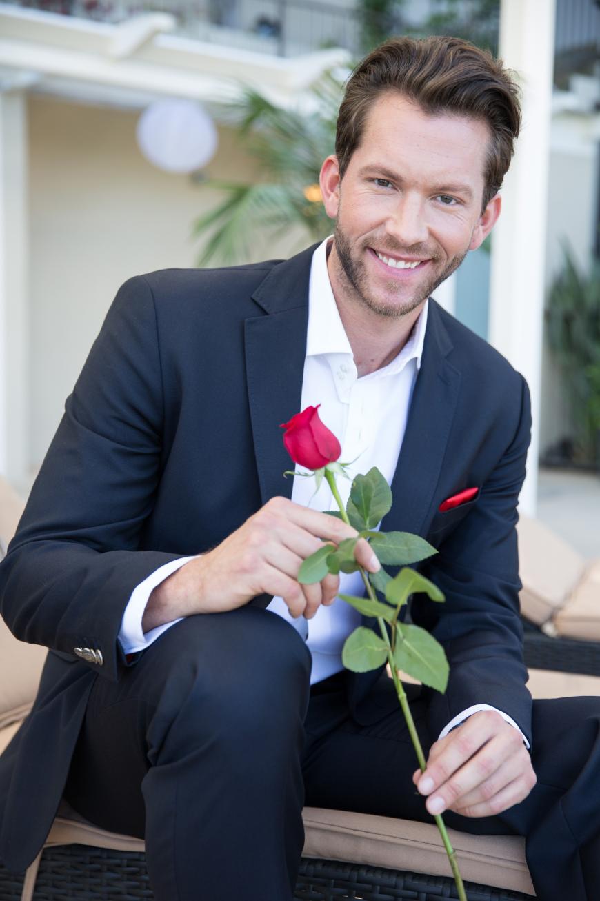 Tada, das ist er: Oliver Sanne verteilt ab kommendem Mittwoch, 14. Januar, Rosen auf RTL.