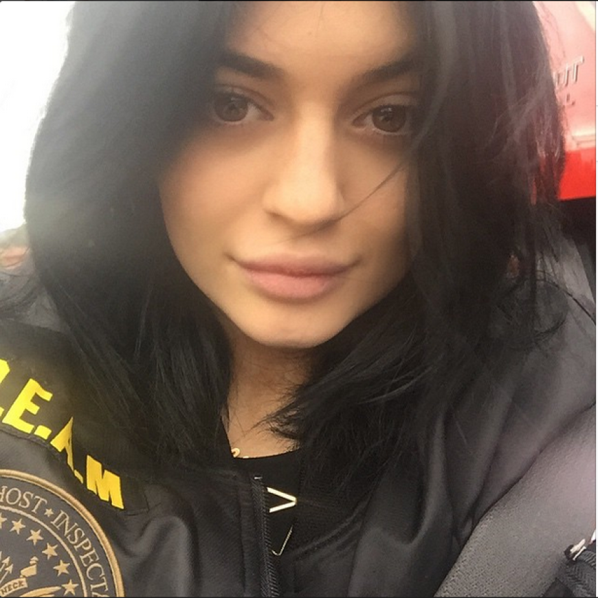 Über Kylie Jenner kursieren Gerüchte, sie habe sich die Lippen machen lassen. Doch das IT-Girl bestreitet weiterhin, sich jemals einer Schönheits-OP unterzogen zu haben. Auf diesem Instagram-Schnappschuss zeigt sie ihre Lippen ganz natürlich - ohne Lippenstift und Lipliner. Toll!