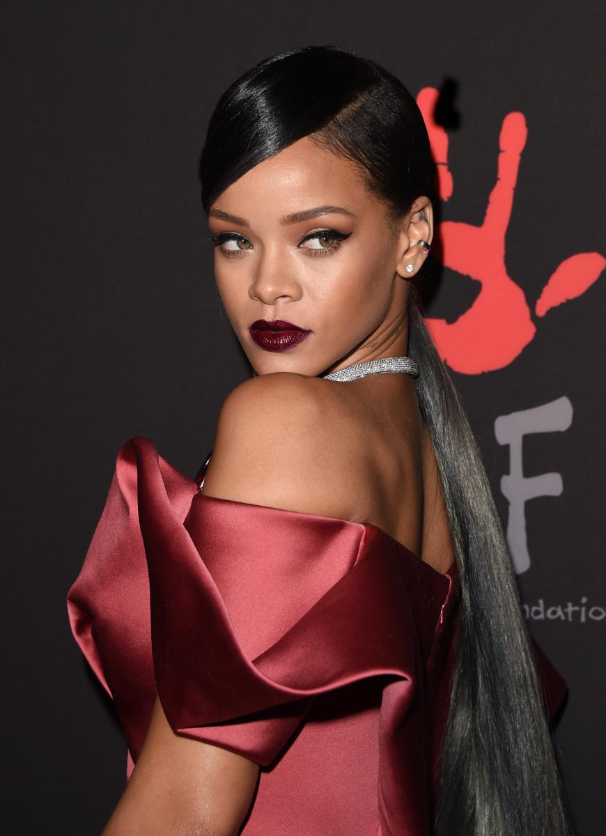 Dass Rihanna auch handgreiflich werden kann, wenn jemand ihre Privatsphäre nicht achtet, das bewies die Sängerin auf einer Party, zu der sie...
