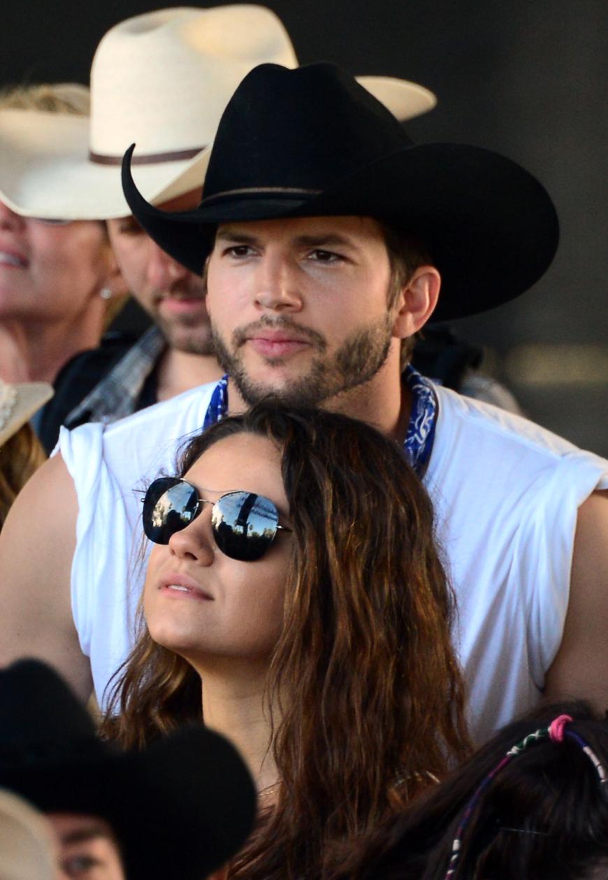 Nicht nur Partner Ashton Kutcher baut Mial während ihrer Abspeck-Kur auf, auch...