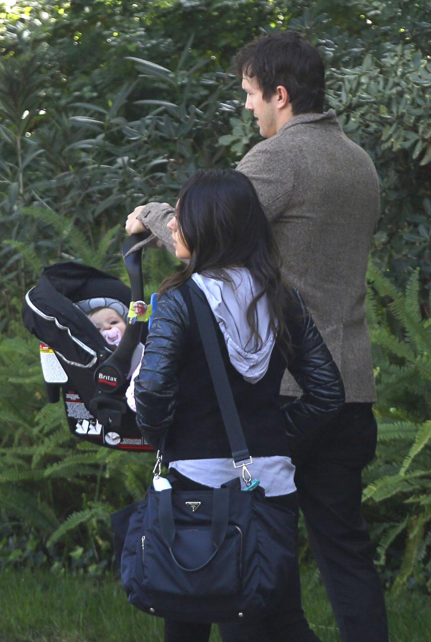 Ashton Kutcher und Mila Kunis waren mit der kleinen Wyatt in Los Angeles unterwegs.
