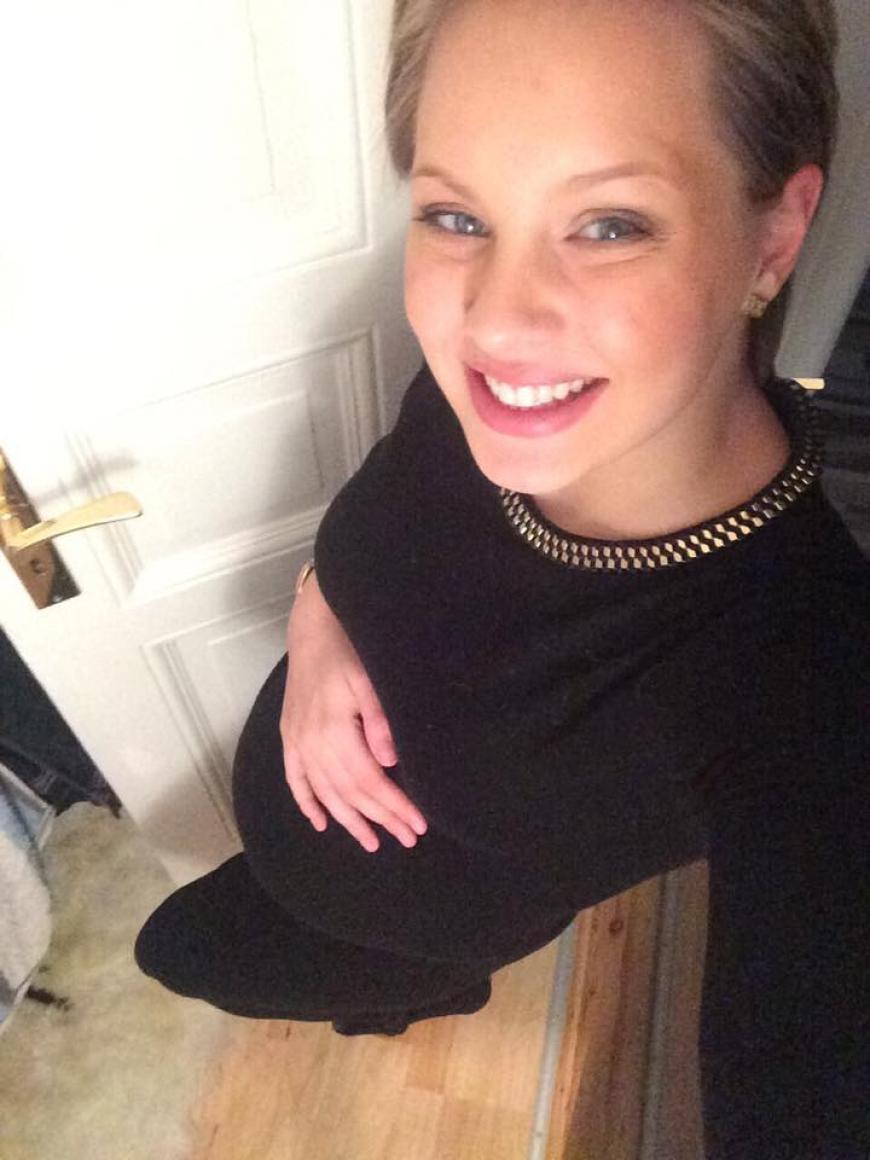 Freundin Sara Kulka plauderte die Baby-News aus.