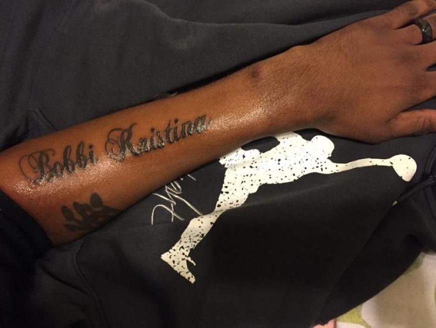 Nick Gordon ließ sich sogar ein Liebestattoo für seine Freundin stechen,