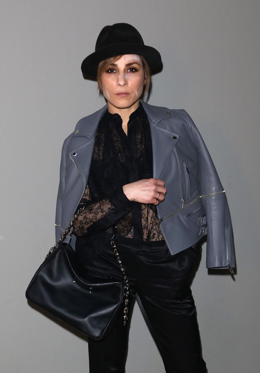 Ups! Ob Schauspielerin Noomi Rapace wohl aufgefallen ist, dass sie sich in Sachen Make-up etwas vergriffen hat? Scheint, als habe die Schauspielerin weiße Kreide statt Puder aufgelegt...