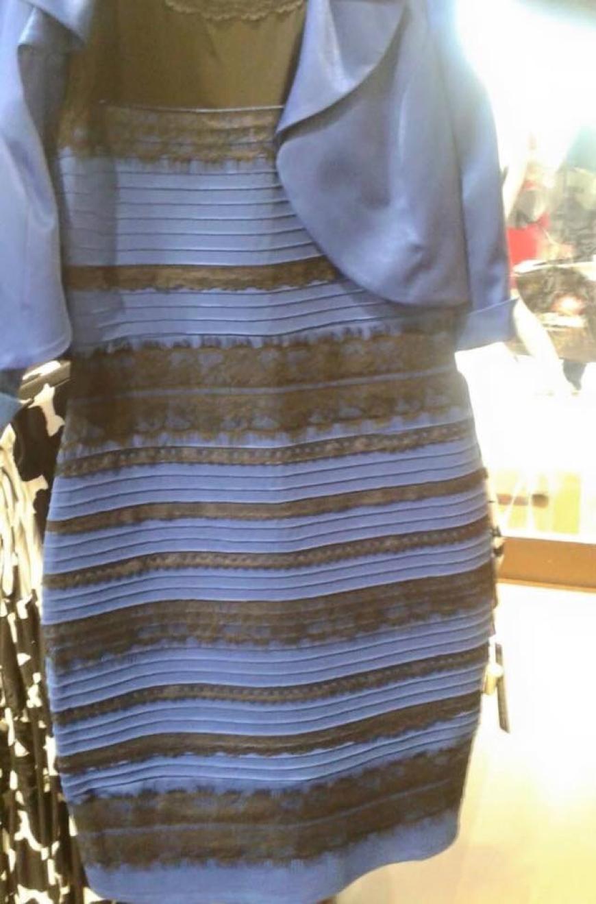 Ist dieses Kleid Weiß-Gold oder Schwarz-Blau?