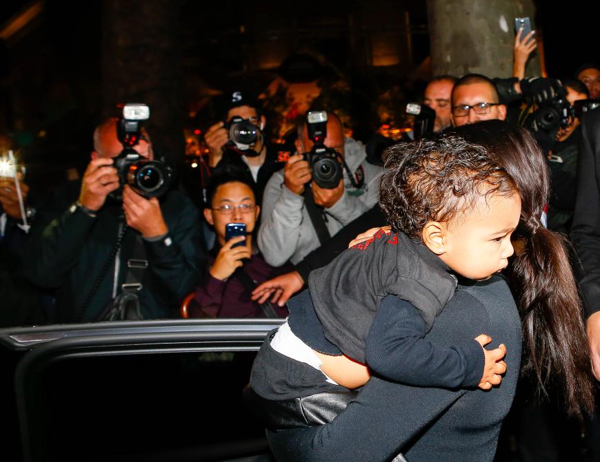 Schon im zarten Alter von einigen Monaten ist North West Stammgast in den Front Rows der Fashion-Shows.