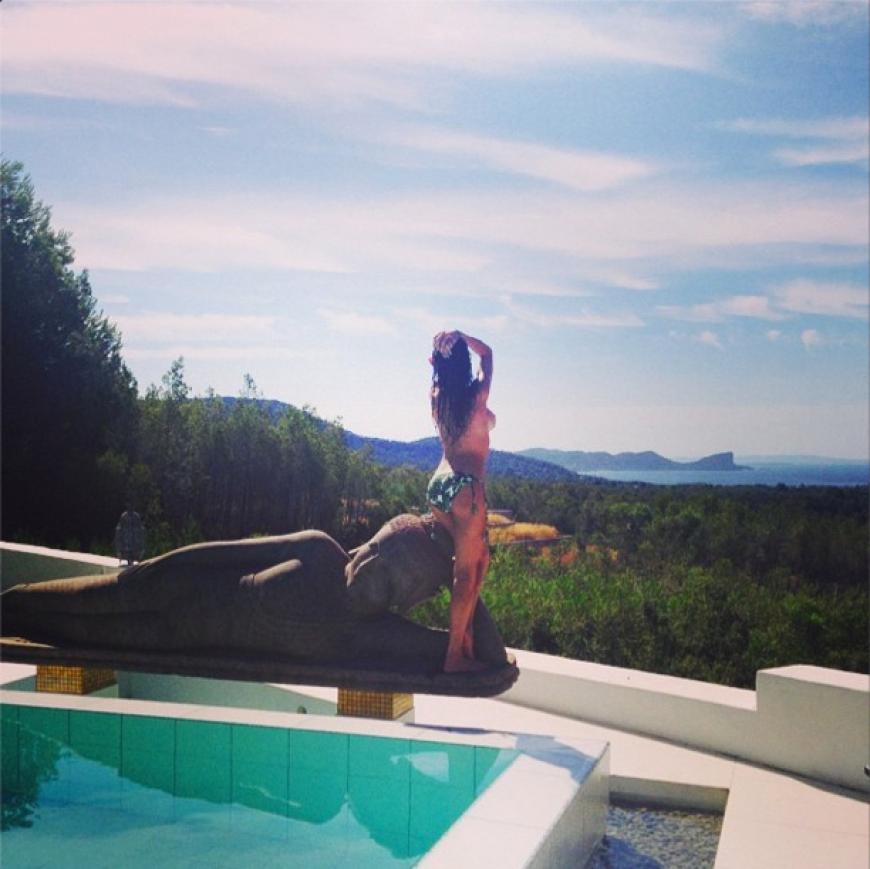 Ganz schön heiße Urlaubsgrüße sendet Lilly Becker via Instagram aus Ibiza