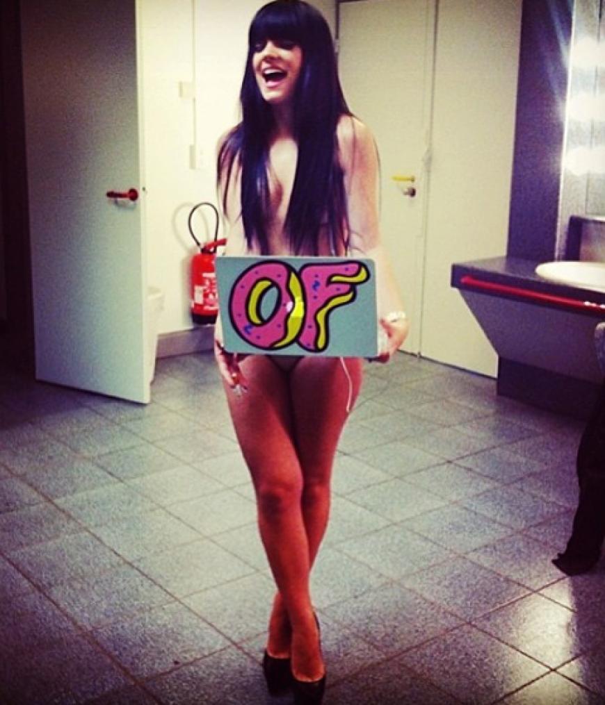 Lily Allen zeigt Backstage mehr, als man erwartet