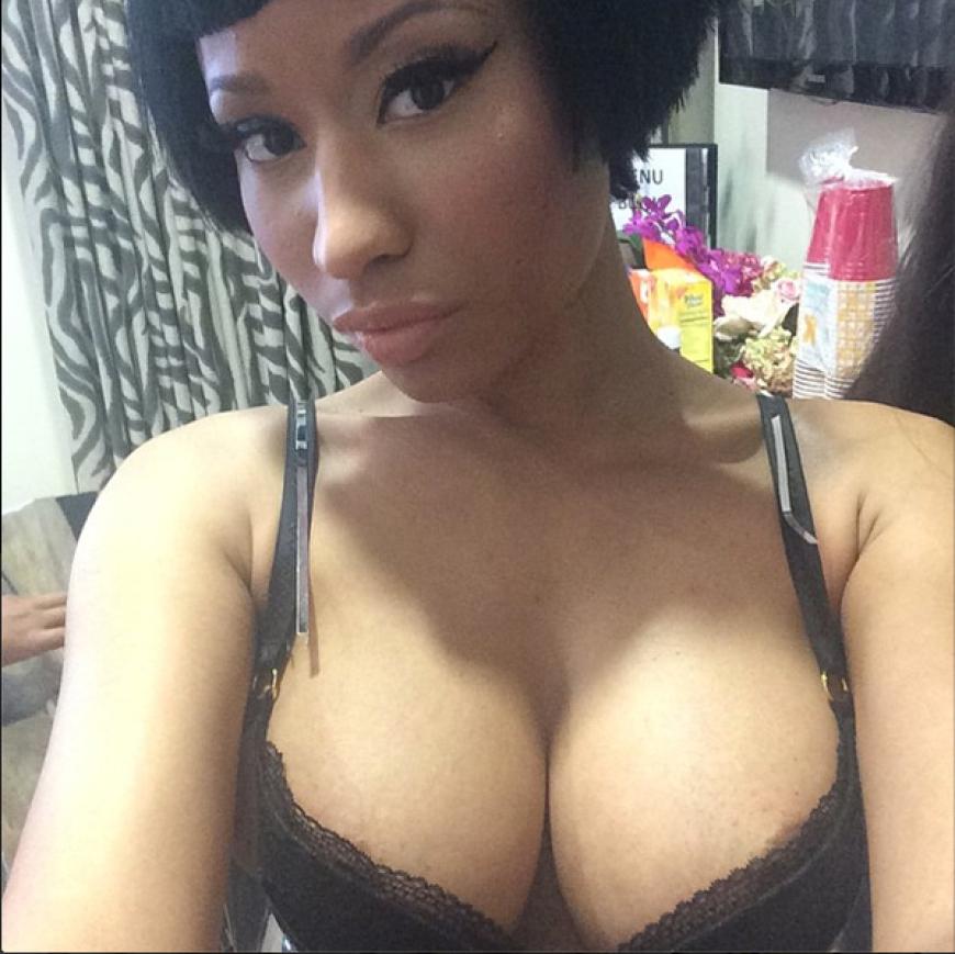 Nicki Minaj überlässt nichts dem Zufall. Der kleine Nippelblitzer bei diesem Selfie war sicherlich beabsichtigt