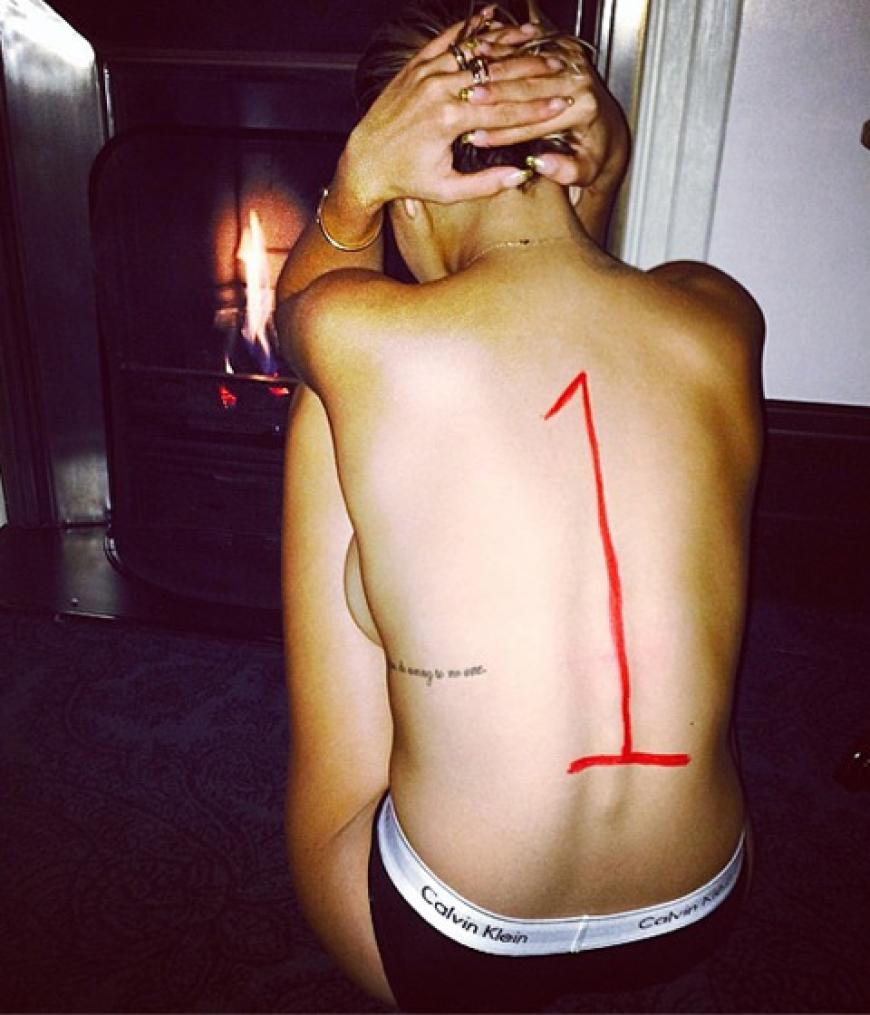 So heiß bedankt sich Rita Ora für Platz eins ihrer Single